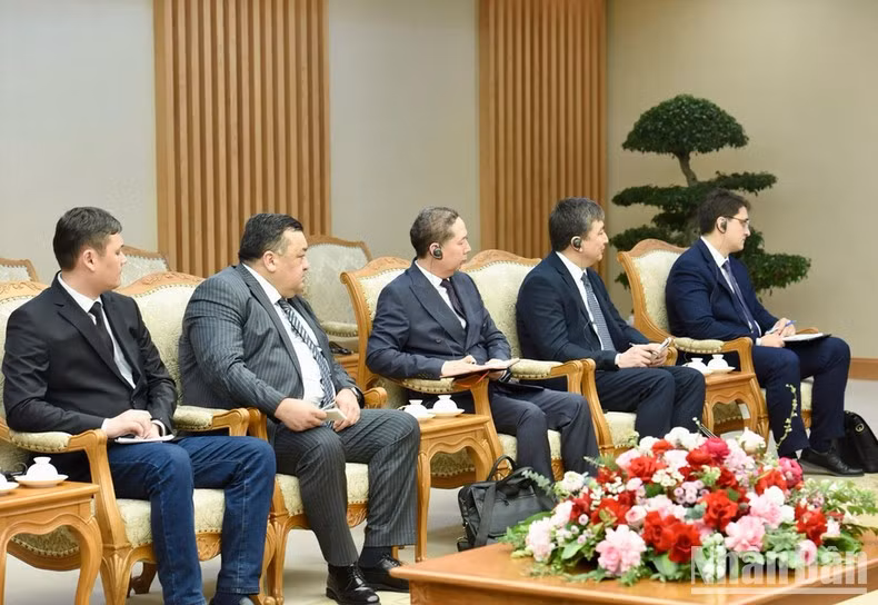 Delegados de Uzbekistán.