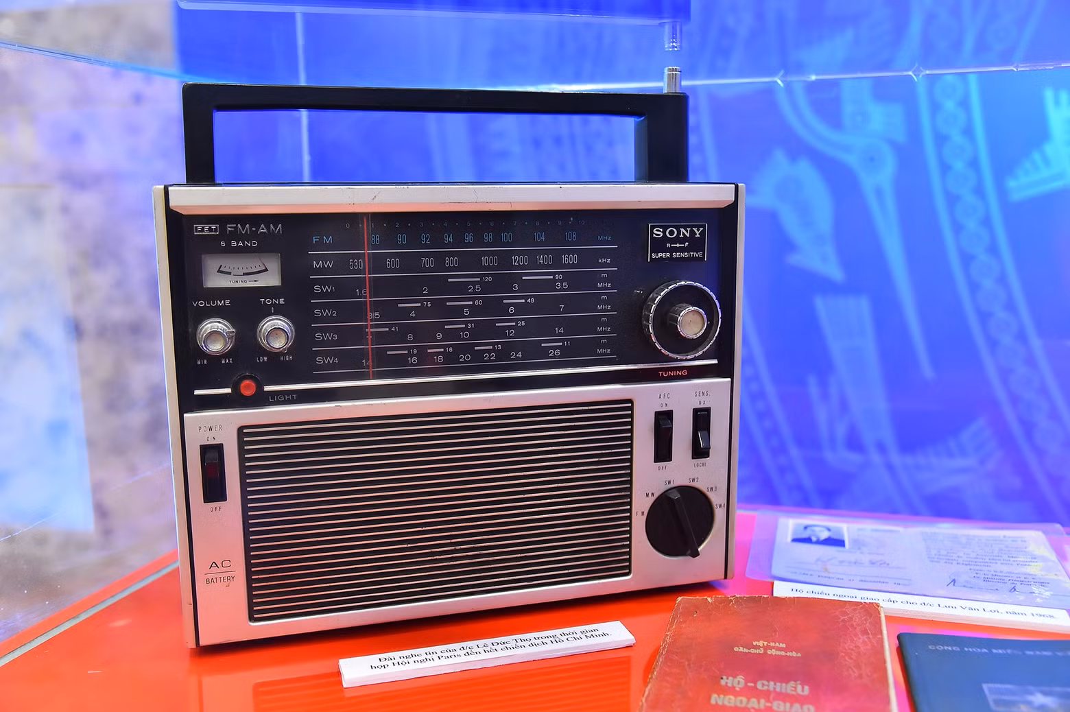 La radio para escuchar las noticias de Le Duc Tho durante la reunión de la Conferencia de París hasta el final de la Campaña de Ho Chi Minh. (Fotografía: THUY NGUYEN)