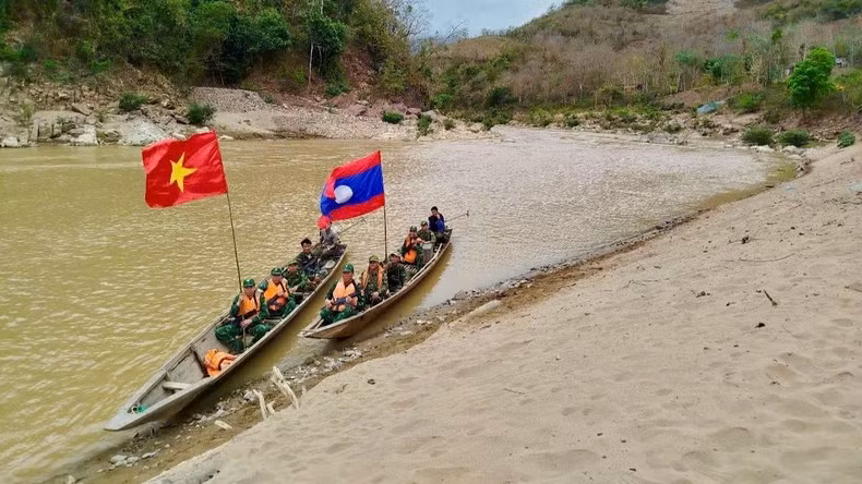 Los días 16 y 17 de marzo, la estación de guardia fronteriza de Keng Du, la guardia fronteriza de la provincia de Nghe An y el Alto Mando de guardia fronteriza de la provincia laosiana de Xieng Khouang organizan patrullas conjuntas de la sección fronteriza de su responsabilidad.