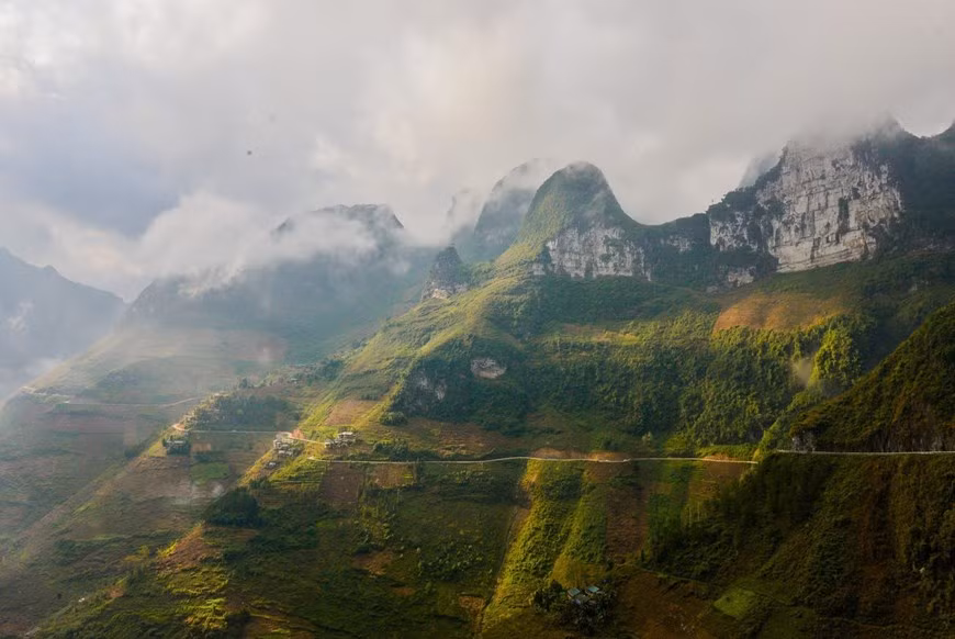 El paso Ma Pi Leng resulta conocido como el rey de todos los pasos de montaña en Vietnam. El paso Ma Pi Leng resulta conocido como el rey de todos los pasos de montaña en Vietnam.