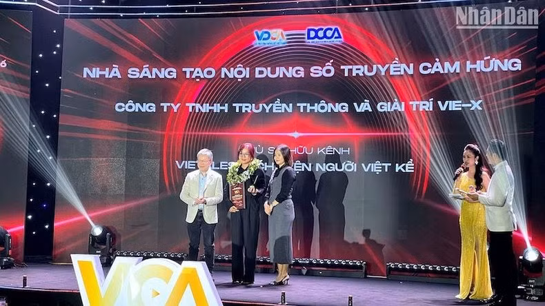 Canal Vietales: Historias contadas por vietnamitas, recibe el premio Creador de contenido digital inspirador. Se trata de un proyecto de un grupo de autores jóvenes para investigar y difundir conocimientos sobre la geografía, la historia y la cultura folclórica vietnamita a través de cortometrajes, cómics, animación y juegos.