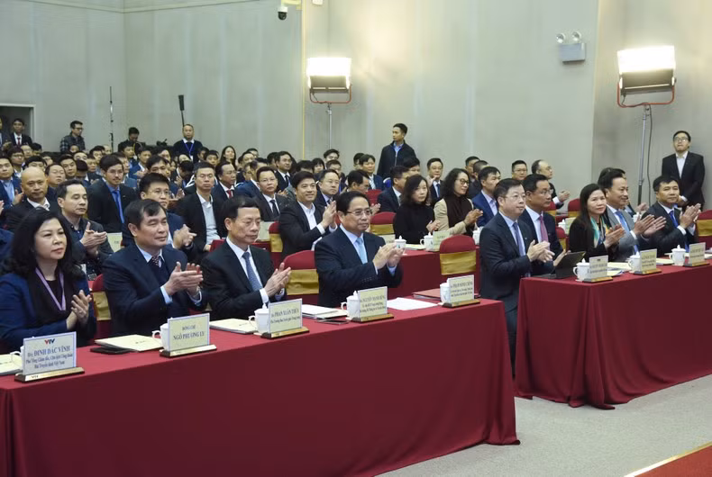 El primer ministro de Vietnam, Pham Minh Chinh, y los delegados en la cita. El primer ministro de Vietnam, Pham Minh Chinh, y los delegados en la cita.
