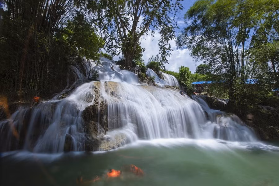 La belleza poética de la cascada de la Luna en el distrito de Tan Lac, Hoa Binh.