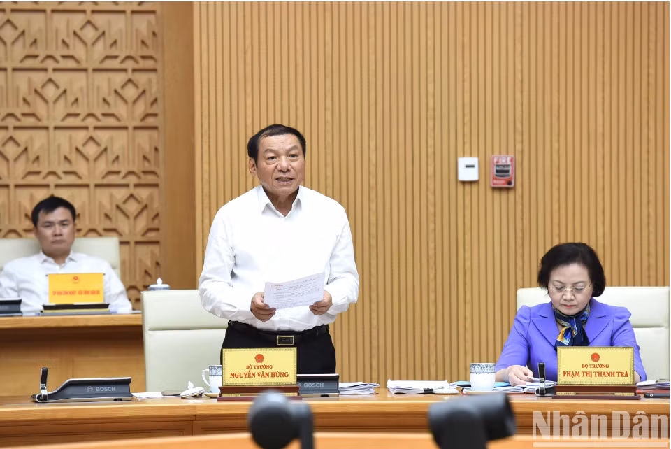El ministro de Cultura, Deportes y Turismo de Vietnam, Nguyen Van Hung.