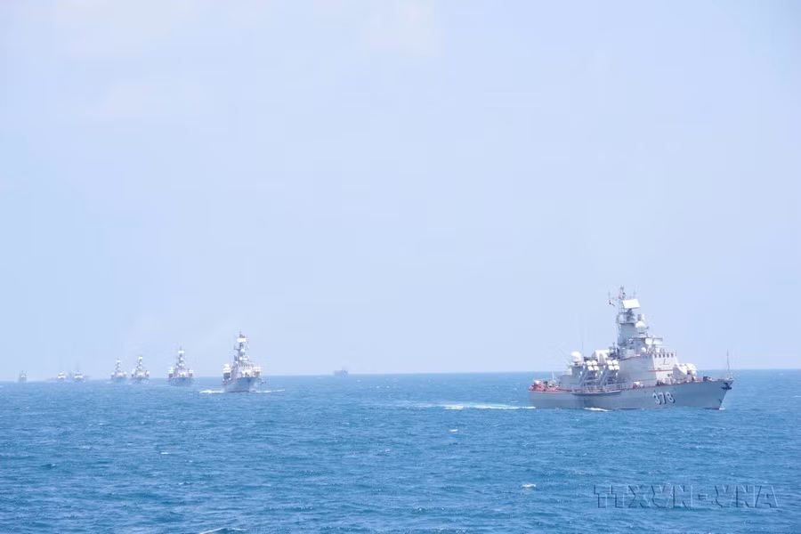 Actividades de entrenamiento y tiro real en el mar del Comando de la Región Naval 2 (2021).