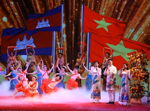 Una de las actividades conmemorativas al 55 aniversario del establecimiento de las relaciones diplomáticas Vietnam-Camboya (Fotografía:VNA)
