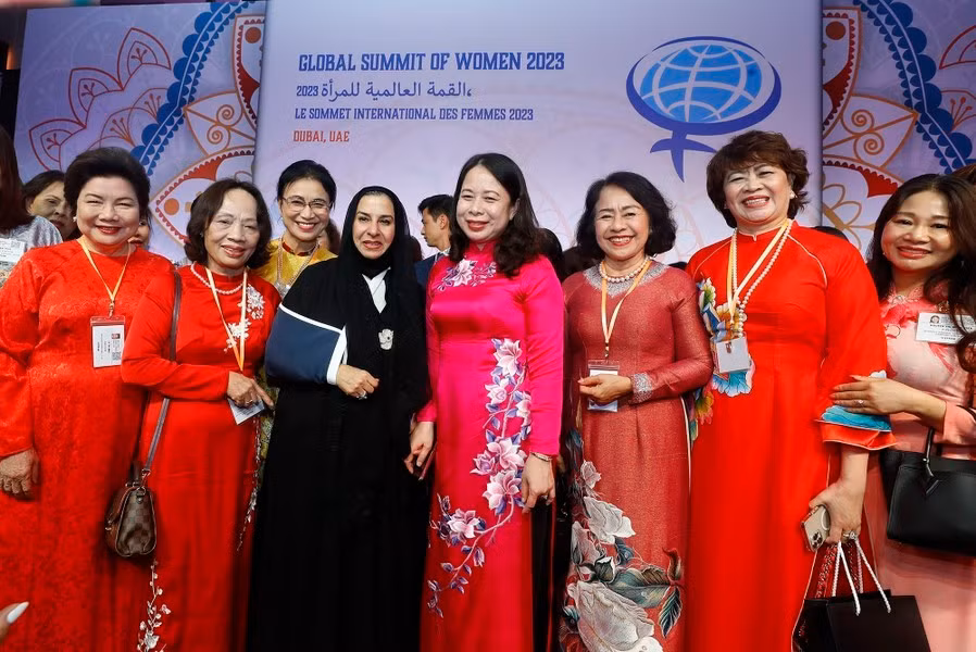 La vicepresidenta de Vietnam, Vo Thi Anh Xuan, intervino en la inauguración de la Cumbre Mundial de Mujeres 2023, con el tema “Mujeres: Creando un nuevo entorno para el cambio” en Dubái, Emiratos Árabes Unidos (EAU), el 4 de mayo de 2023. La vicepresidenta de Vietnam, Vo Thi Anh Xuan, intervino en la inauguración de la Cumbre Mundial de Mujeres 2023, con el tema “Mujeres: Creando un nuevo entorno para el cambio” en Dubái, Emiratos Árabes Unidos (EAU), el 4 de mayo de 2023.