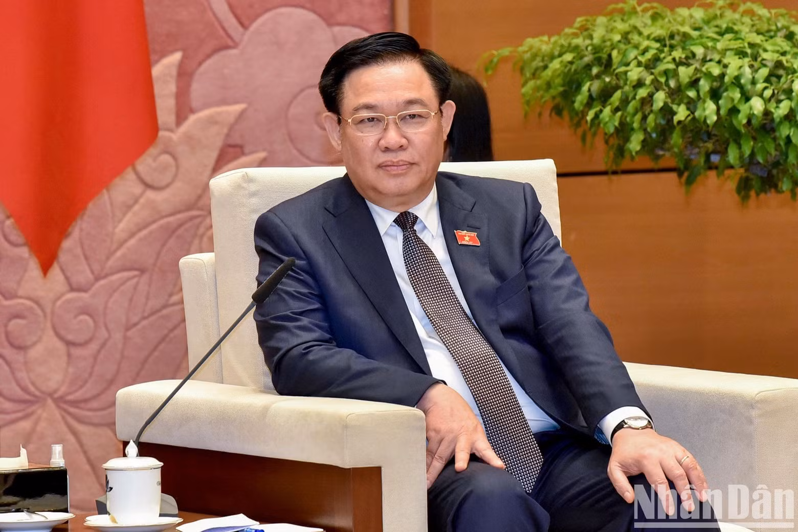 Dinh Hue propone que el Grupo SK continúe promoviendo la cooperación con el país indochino en el proceso de transición energética y la implementación de una hoja de ruta de reducción de las emisiones de carbono para alcanzar el objetivo de cero emisiones netas para 2050.