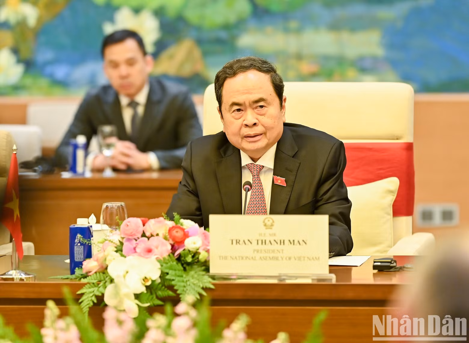 El presidente de la ANV, Tran Thanh Man, da bienvenida al premier de Kirguistán, Adylbek Kasimalyev. El presidente de la ANV, Tran Thanh Man, da bienvenida al premier de Kirguistán, Adylbek Kasimalyev.