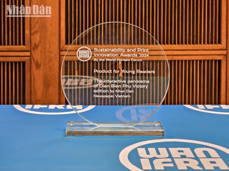 El periódico Nhan Dan recibe Premios a la Sostenibilidad y la Innovación en la Impresión en la categoría “Mejor producto para jóvenes lectores”.