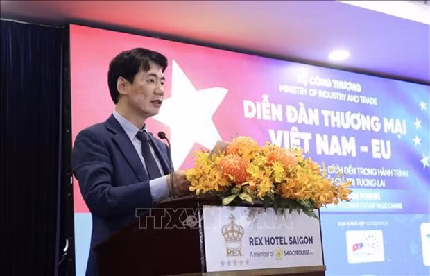 Ta Hoang Linh, director general del Departamento de Mercado Europeo-Americano del Ministerio de Industria y Comercio (Fuente: VNA) Ta Hoang Linh, director general del Departamento de Mercado Europeo-Americano del Ministerio de Industria y Comercio (Fuente: VNA)