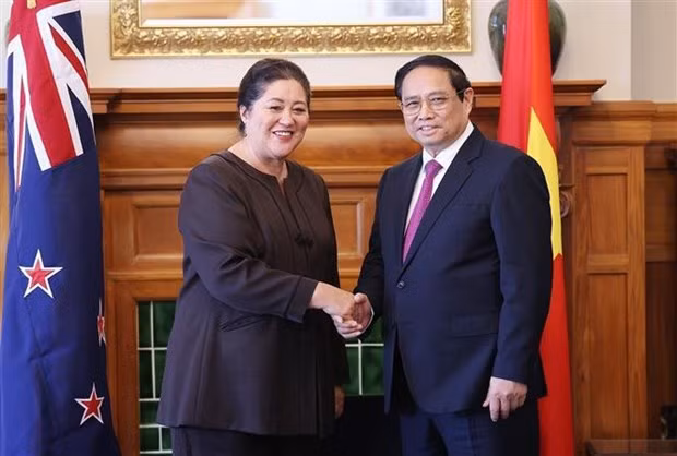 El primer ministro de Vietnam, Pham Minh Chinh, y la gobernadora general de Nueva Zelanda, Cindy Kiro, (Fuente: VNA)