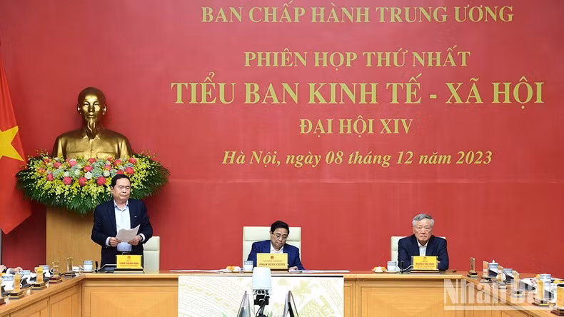 El vicepresidente del Parlamento Tran Thanh Man habla en la conferencia.