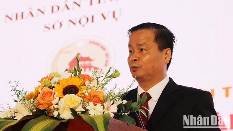Trinh Minh Duc, director del Servicio del Interior de Quang Nam, habla en la cita.