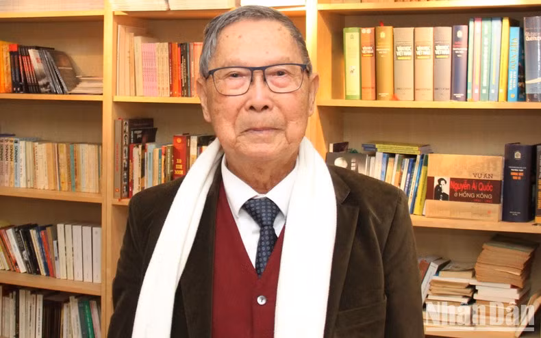 Can Van Kiet, ex vicepresidente de la Asociación de Vietnamitas en Francia. Can Van Kiet, ex vicepresidente de la Asociación de Vietnamitas en Francia.