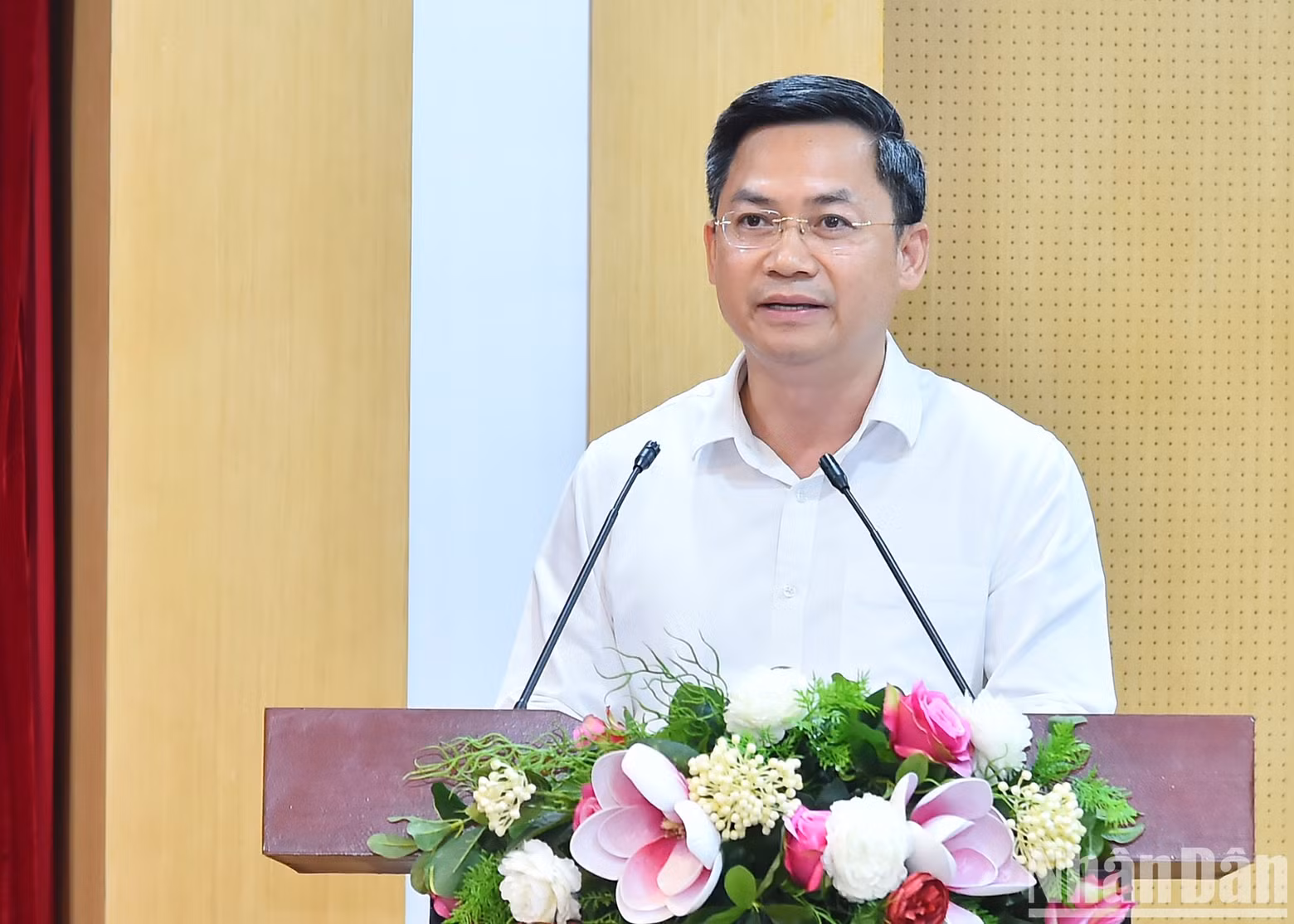El Vicepresidente del Comité Popular de Hanoi, Ha Minh Hai, responde a las preocupaciones planteadas por los votantes de la capital.