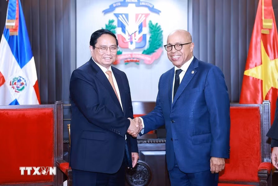 El jefe del Gobierno vietnamita, Pham Minh Chinh, se reúne con el presidente de la Cámara de Diputados de la República Dominicana, Alfredo Pacheco.