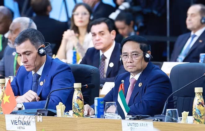 El jefe del Gobierno vietnamita Pham Minh Chinh asiste al evento.