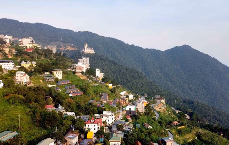 Tam Dao fue reconocida como zona turística nacional por el Ministerio de Cultura, Deportes y Turismo. (Fotografía: VNA) Tam Dao fue reconocida como zona turística nacional por el Ministerio de Cultura, Deportes y Turismo. (Fotografía: VNA)