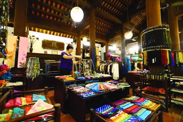 Productos tradicionales en la aldea de tejidos de seda de Van Phuc (distrito de Ha Dong). (Foto: VNA)