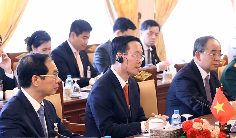El jefe del Estado vietnamita habla en el encuentro. El jefe del Estado vietnamita habla en el encuentro.