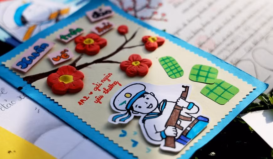 Tarjeta de felicitación de primavera de un niño enviada a oficiales y soldados en Truong Sa. (Foto: VNA)
