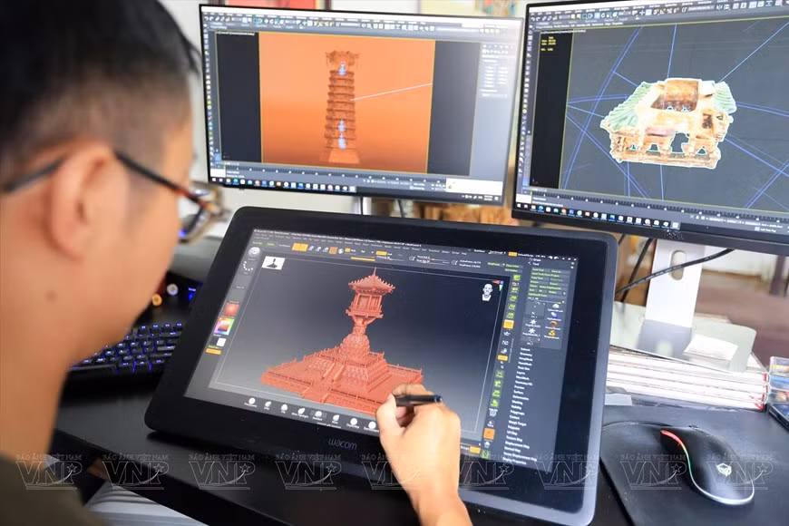 El arquitecto Dinh Viet Phuong utilizó la tecnología 3D para digitalizar dibujos de algunos productos culturales budistas. (Fuente:VNA)