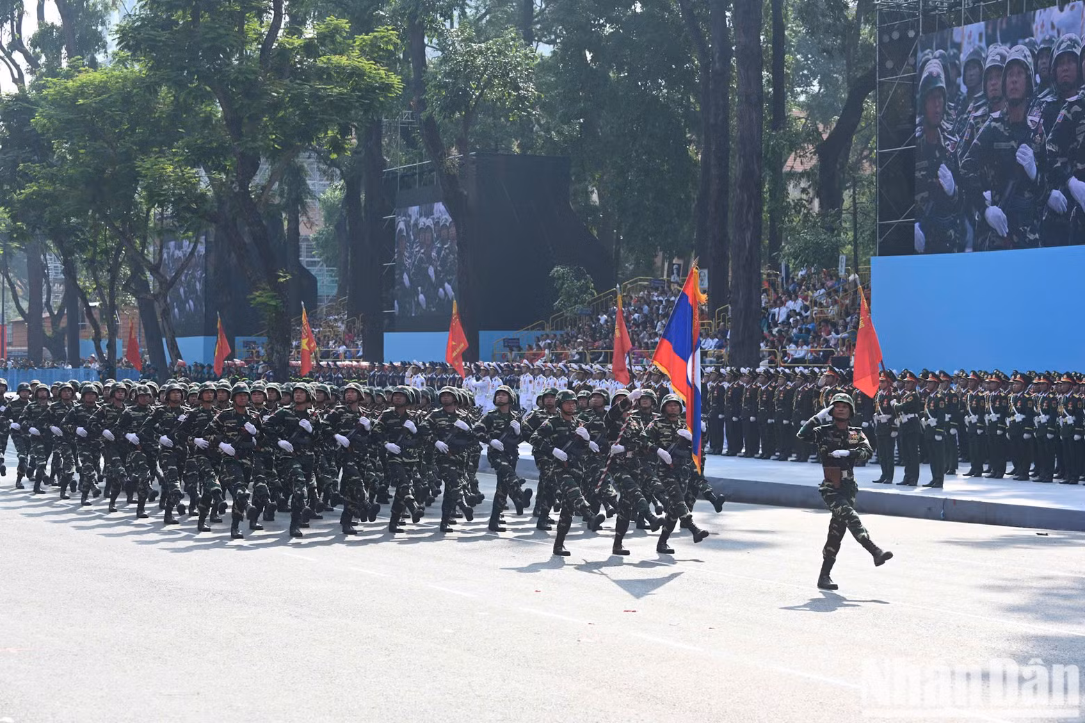 La formación del Ejército Popular de Laos está en marcha.