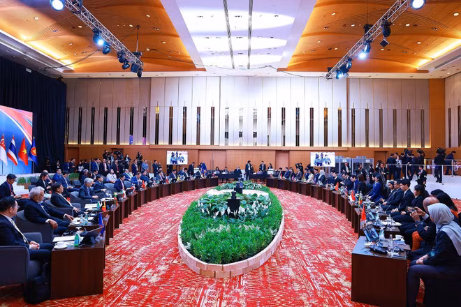 Panorama del diálogo con jóvenes representantes del Sudeste Asiático. (Fotografía: VNA)