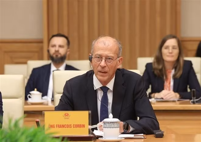 Francois Corbin, vicepresidente de MEDEF International, interviene en la cita. (Fotografía: VNA)