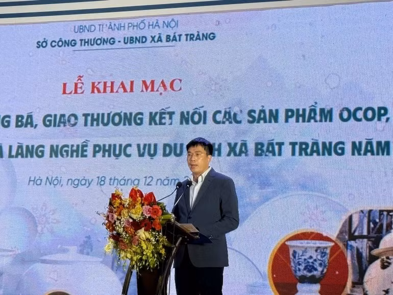 Hoang Minh Lam, director del Centro de Promoción Industrial y Desarrollo Comercial, habla en el evento.