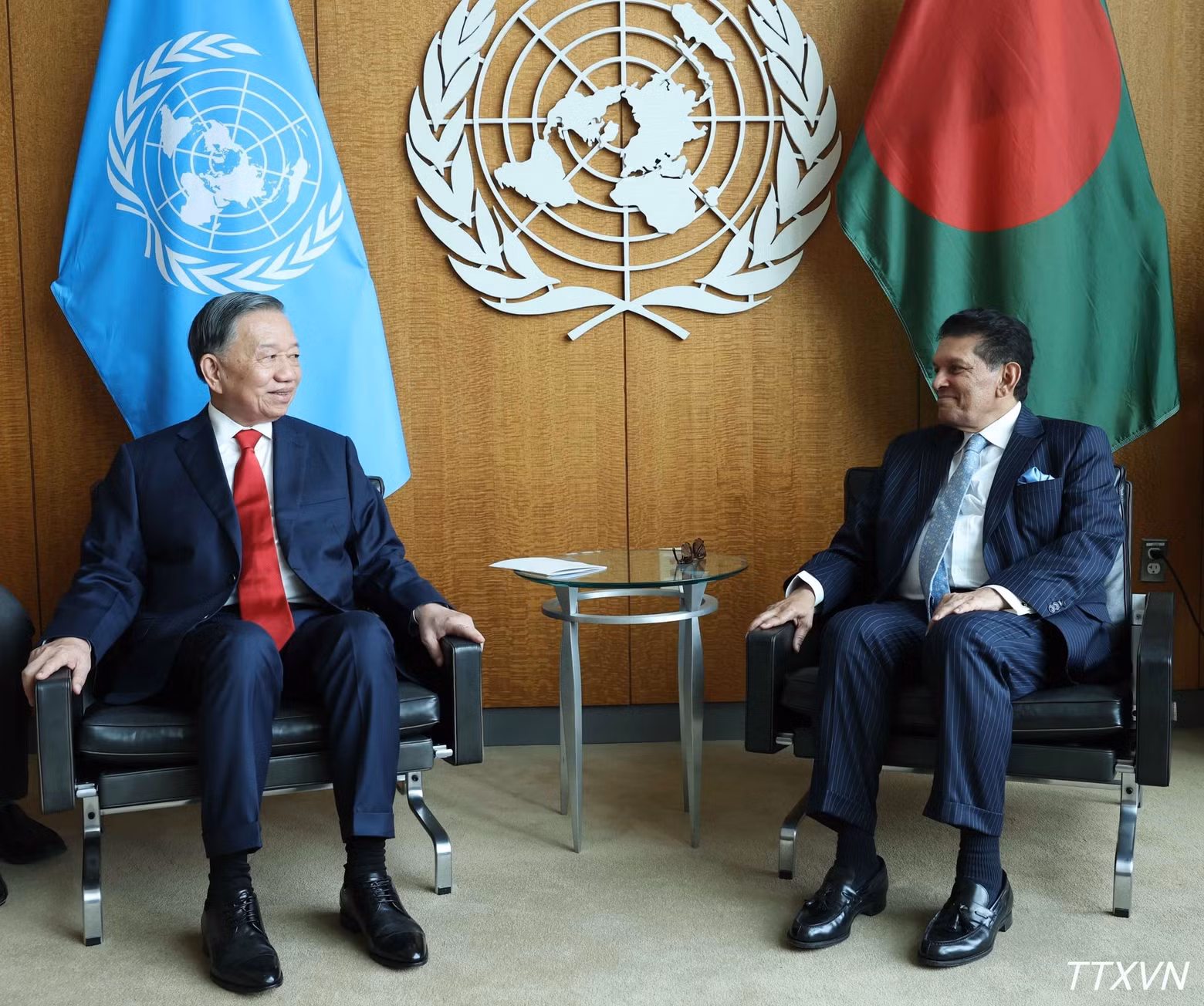 El secretario general del PCV y presidente de Vietnam, To Lam, se reúne con el presidente de la Asamblea General de las Naciones Unidas en su 81º período de sesiones, Khalilur Rahman. (Foto: Thong Nhat/VNA)