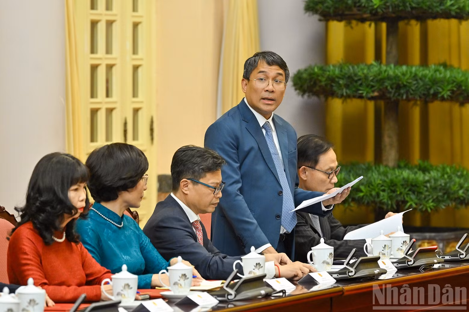 El viceministro permanente de Relaciones Exteriores, Nguyen Minh Vu, interviene en la cita.