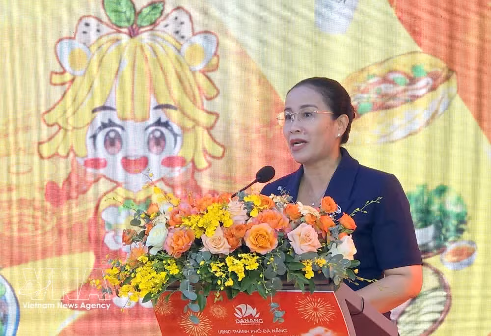 Nguyen Thi Anh Thi, vicepresidenta del Comité Popular de Da Nang, habla en el encuentro. (Foto: VNA)