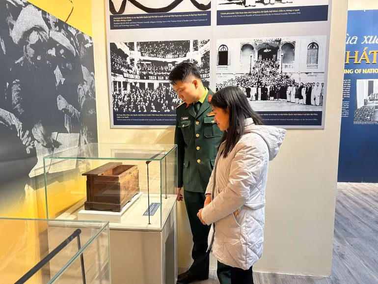 En la exposición.