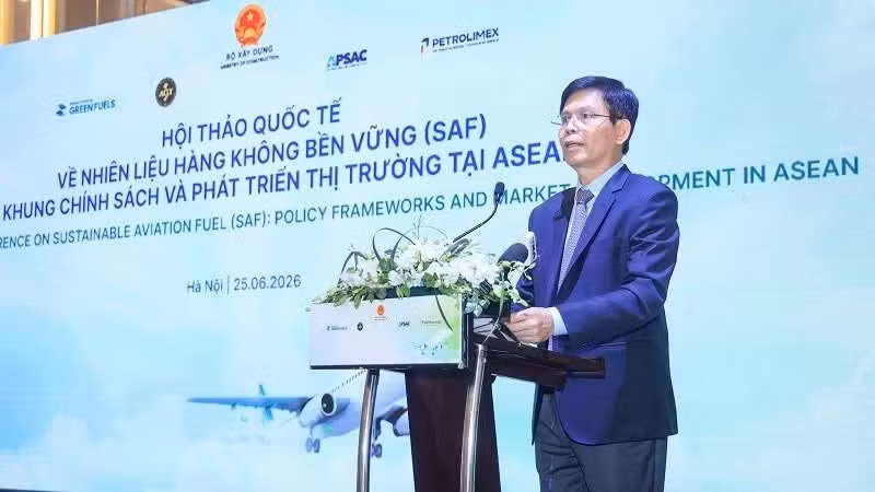 El viceministro de Construcción, Le Anh Tuan, pronuncia el discurso de apertura del taller. (Foto: Ta Hai)