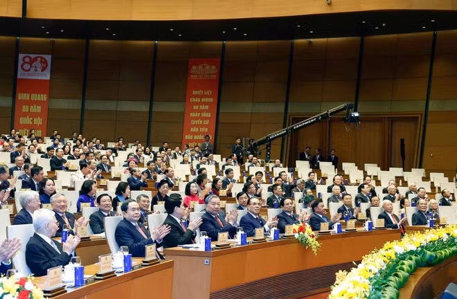 Dirigentes vietnamitas participan en en el acto. (Foto: VNA)