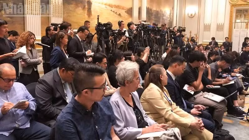 En la rueda de prensa.