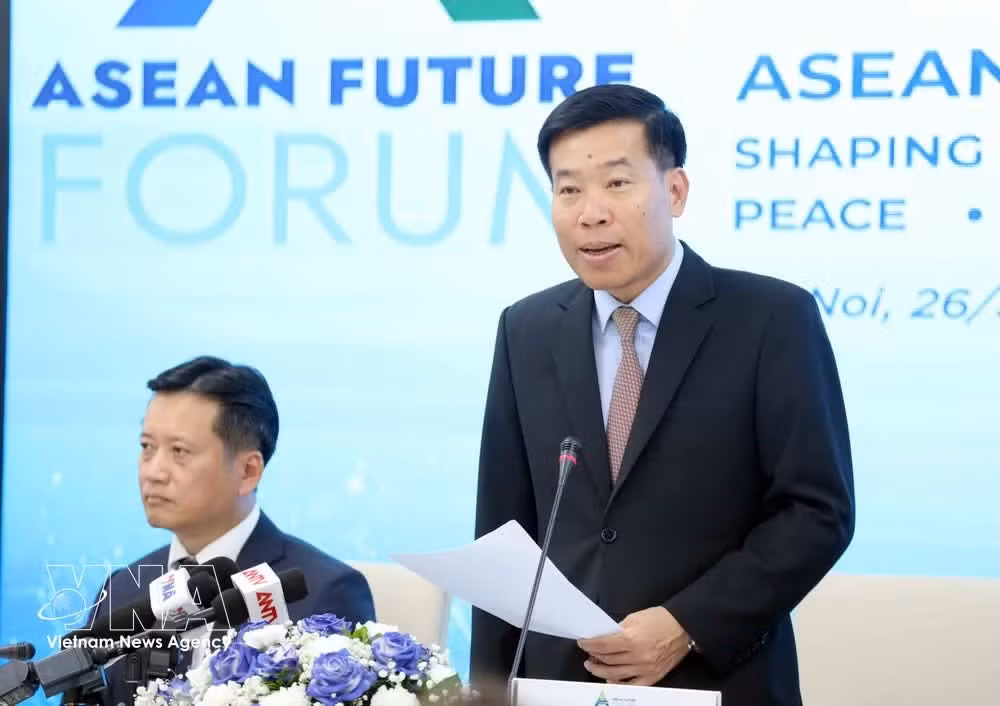El vicecanciller Nguyen Manh Cuong habla en la cita. (Foto: VNA)