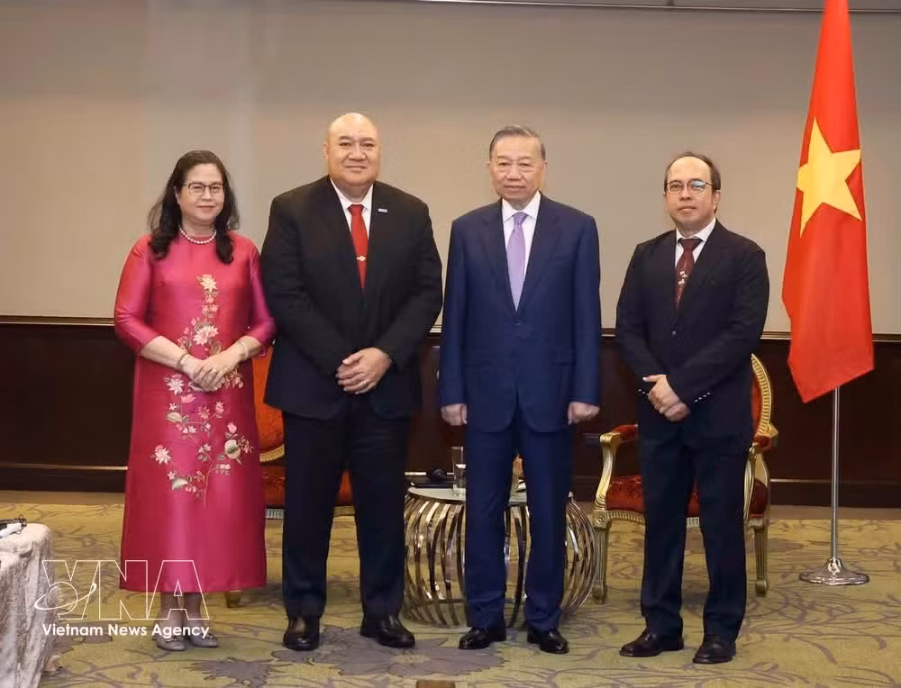 El secretario general del PCV y presidente del país , To Lam, recibe a Saia Ma’u Piukala, director regional para el Pacífico Occidental de la Organización Mundial de la Salud (OMS). (Foto: VNA)