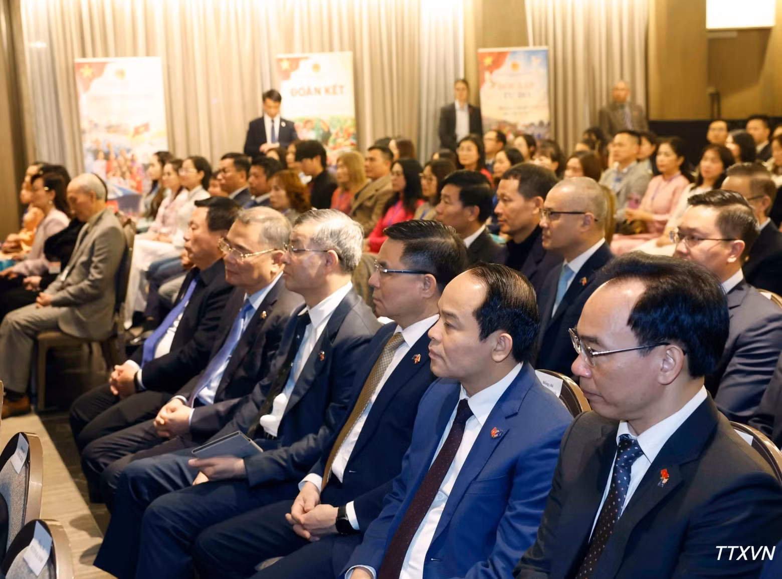 Delegados participantes en el encuentro. (Foto: Thong Nhat/VNA)