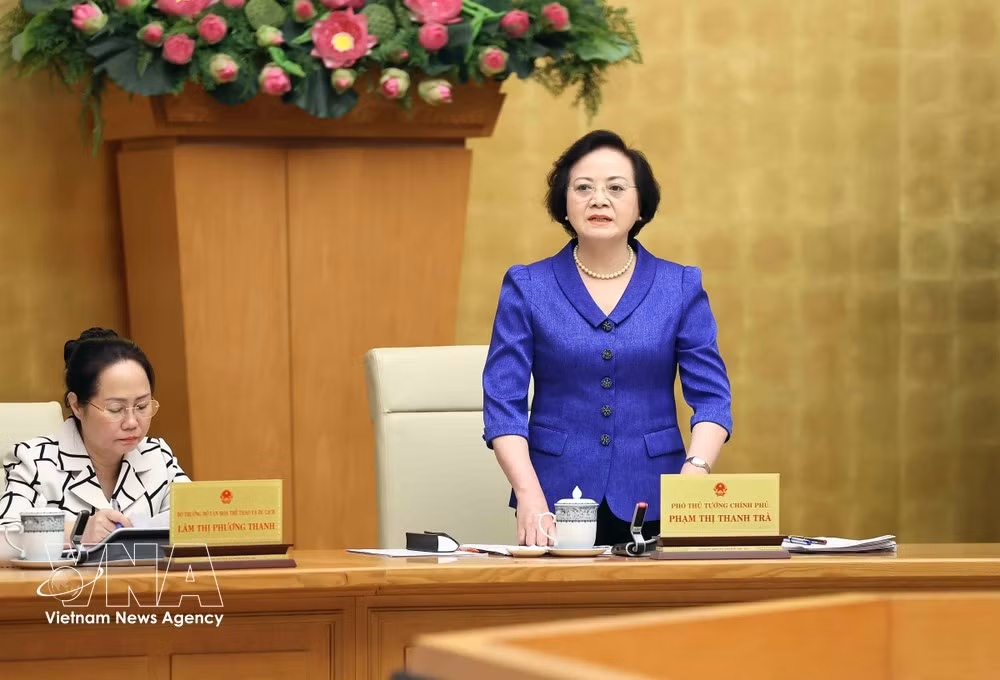 La miembro del Comité Central del Partido y viceprimera ministra de Vietnam, además de jefa del Comité Directivo Estatal de Turismo, Pham Thi Thanh Tra, preside el evento. (Foto: VNA)