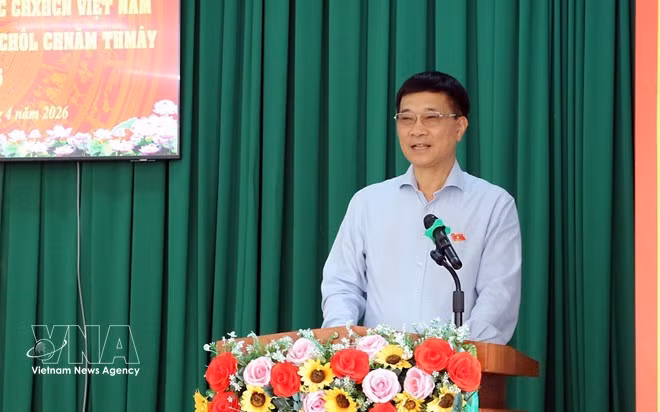El vicepresidente de la Asamblea Nacional Vu Hong Thanh habla en la cita. (Foto: VNA)