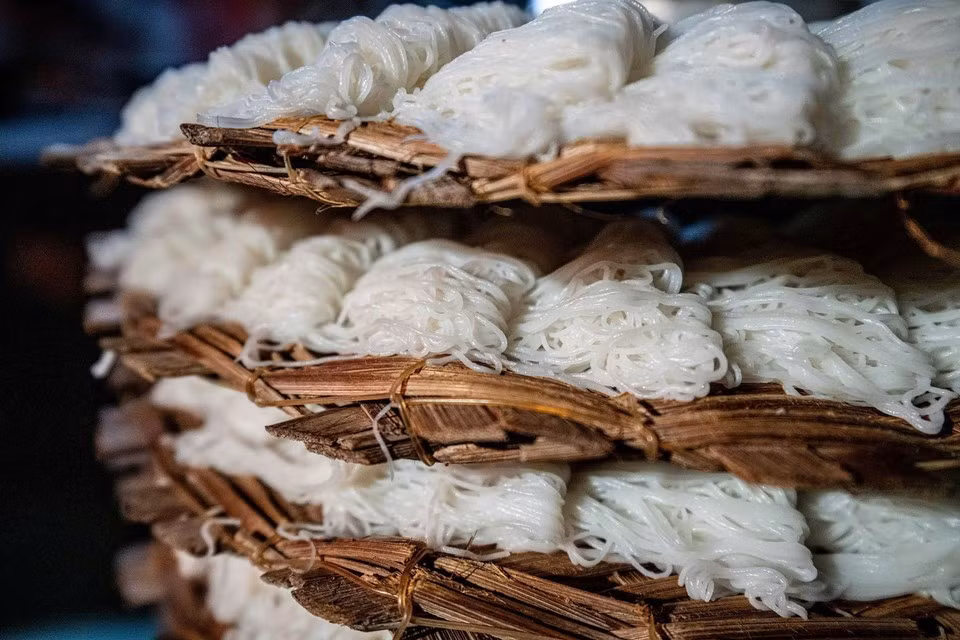 Un lote de banh hoi Phu Long. (Foto: VNA)