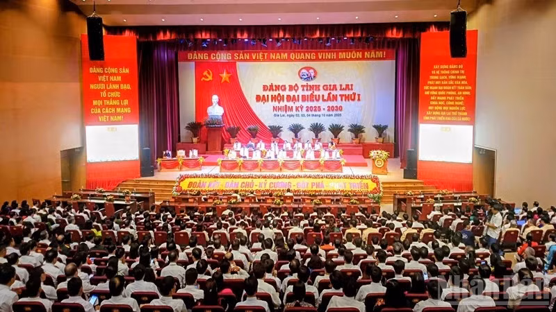 En la clausura de la primera Asamblea del Comité del Partido Comunista de Vietnam en la provincia de Gia Lai, mandato 2025-2030. (Foto: Nhan Dan)