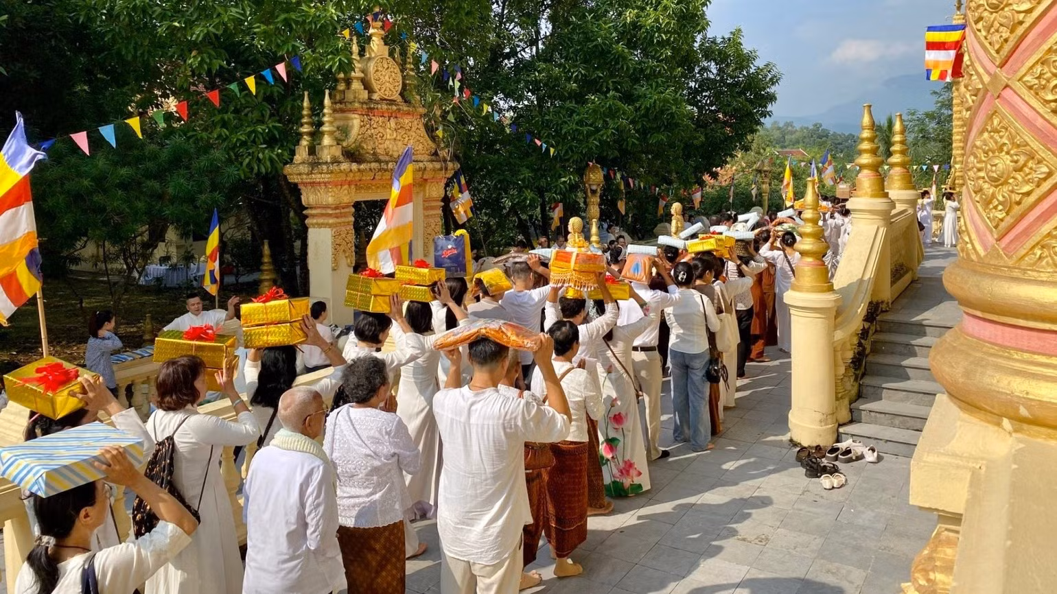Representantes de las comunidades étnicas participan en la recreación de rituales en la Aldea de Cultura y Turismo de las Etnias de Vietnam. (Foto: Comité Organizador)