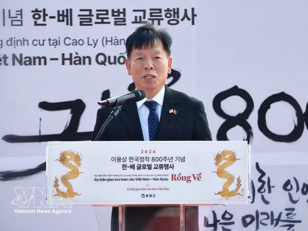 El embajador de Vietnam en Corea del Sur, Vu Ho, interviene en la cita. (Foto: VNA)
