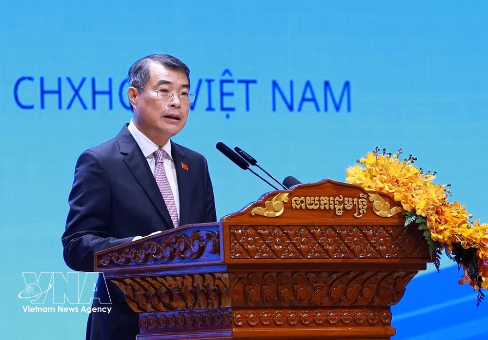 El primer ministro vietnamita, Le Minh Hung, habla en la cita. (Foto: VNA)