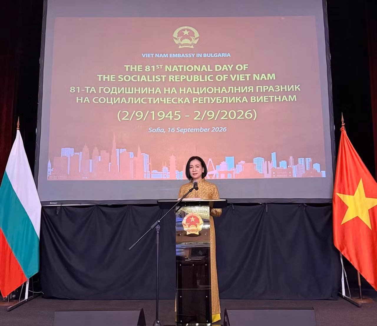 La embajadora vietnamita en Bulgaria, Nguyen Thi Minh Nguyet, habla en la ceremonia. (Foto: Embajada de Vietnam en Bulgaria)