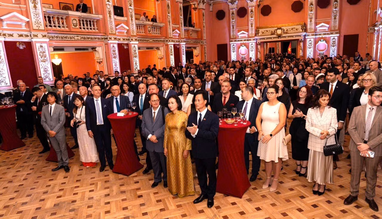 Asistentes a la cita. (Foto: Embajada de Vietnam en Bulgaria)